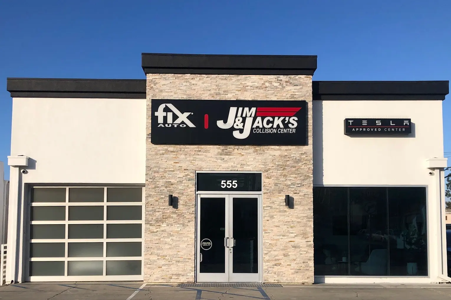 A building with the words " fix jim jack 's ".